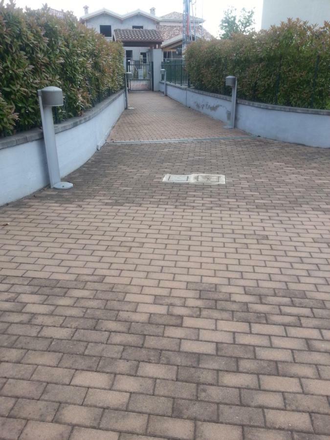 Peschiera Appartamenti Vacanze Peschiera del Garda Exterior foto